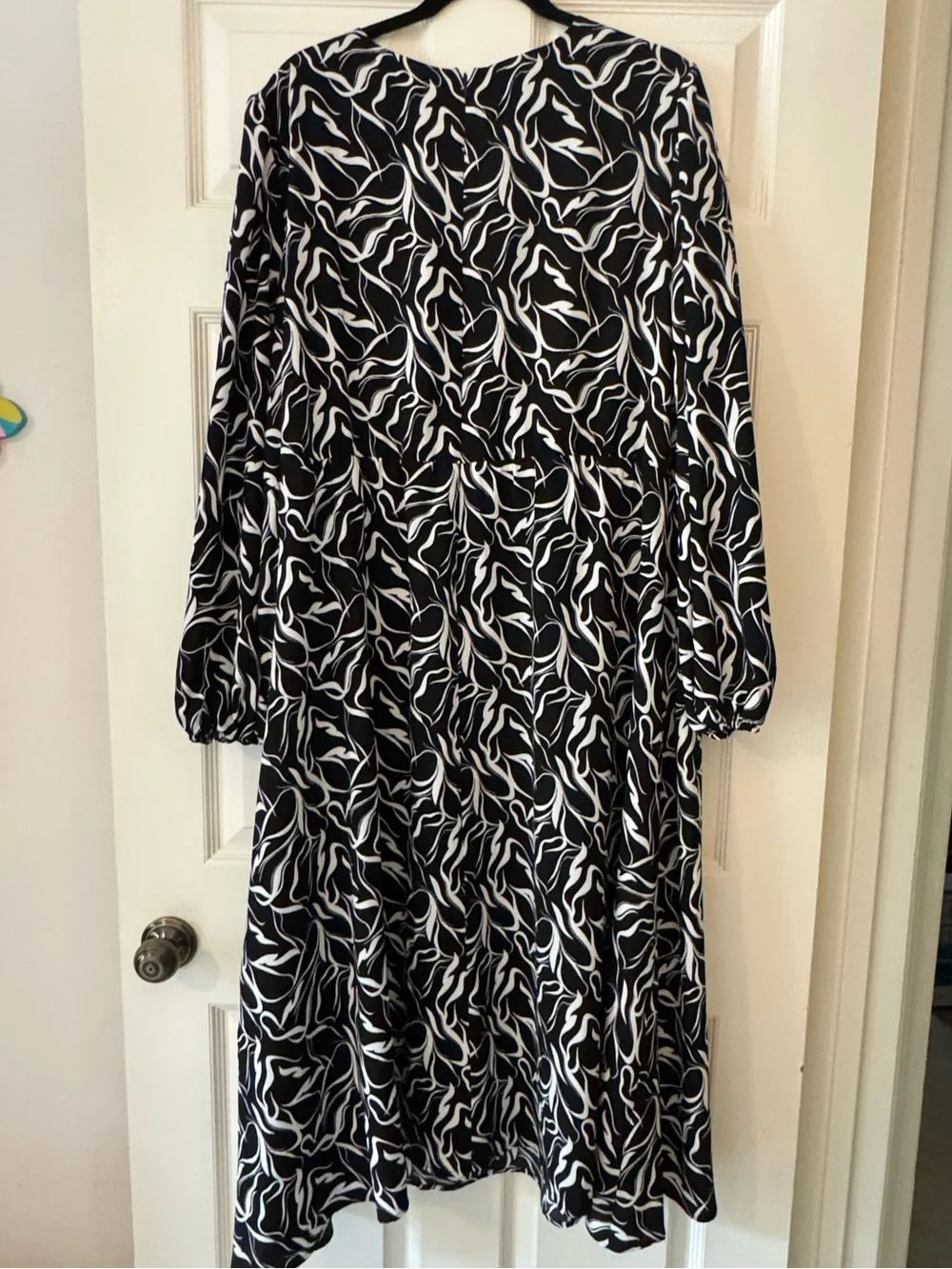 Halogen Black and White Long Sleeve Printed Midi Dress - Picture 6 of 6